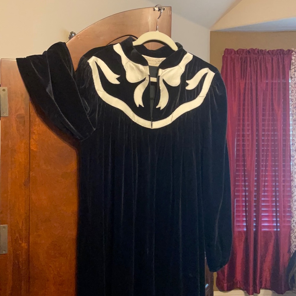 Vintage Oscar De La Rente